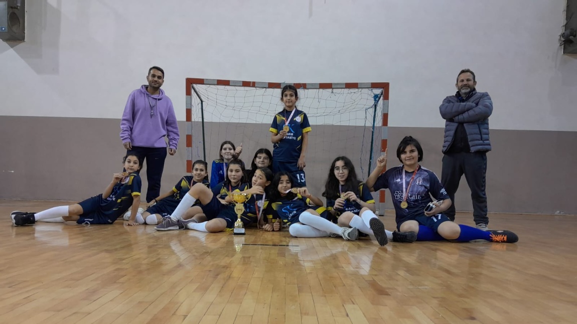 Kızlar Futsal İlçe Şampiyonu Olduk